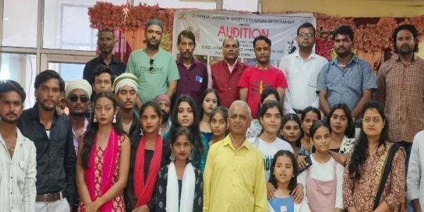 हमीरपुर के कलाकारों को प्रतिभा प्रदर्शन के लिए मिला मंच