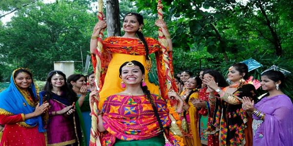 आधुनिकता की दौड़ में सावन के हिडोरे साथ लोकसंगीत भी विलुप्ति के कगार पर