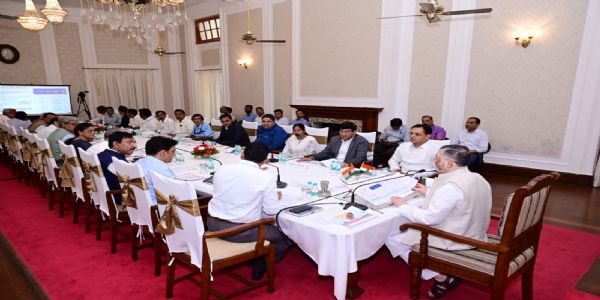राज्यपाल ने की कुलपतियों के साथ उच्चस्तरीय समीक्षा बैठक, दिये कई निर्देश