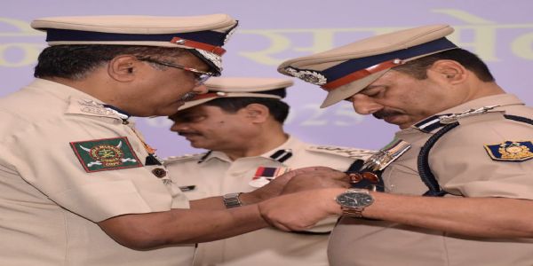 इंद्रधनुष साहित्य परिषद के संरक्षक संजीव रंजन को साहित्यकारों ने बधाई दी