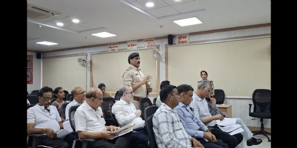 दमोह : बाल संरक्षण आयोग सदस्य डा.निवेदिता शर्मा, ओंकार सिंह ने प्रकरणों को सुना