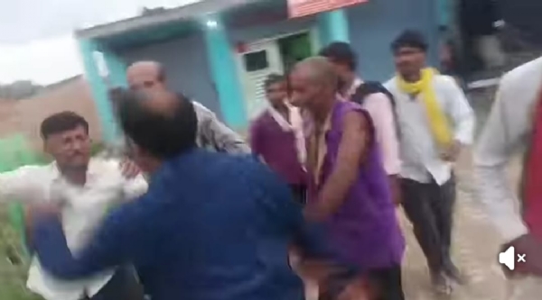 ग्राम पंचायत की मीटिंग में बवालरू पंचायत सदस्य पर हमला