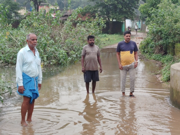ग्रामीण क्षेत्रों के लिए परेशानी का सबब बनी अतिवृष्टि, कई कच्चे मकान गिरे, घरों में घुसा पानी