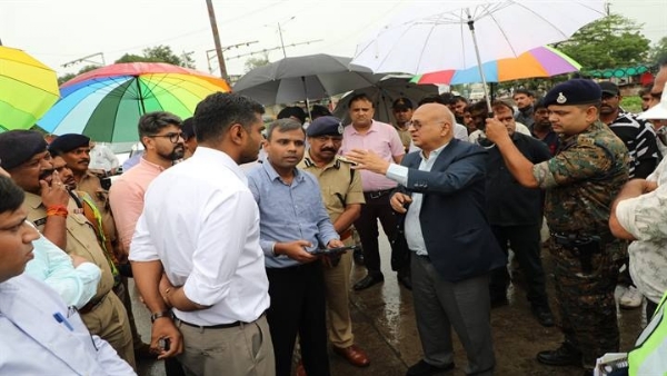 इंदौरः सुप्रीम कोर्ट के पूर्व न्यायाधीश न्यायमूर्ति अभय मनोहर सप्रे ने किया ब्लैक स्पॉट्स का निरीक्षण