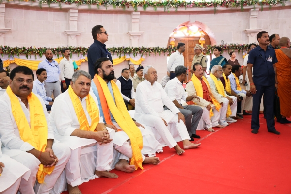 बौद्ध सम्यक स्तूप के उद्धाटन मौके पर नीतीश मंत्रिमंडल के सदस्यगण