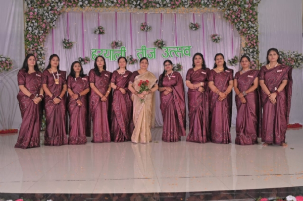 आकृति महिला मंडल ने मनाया हरियाली तीज उत्सव