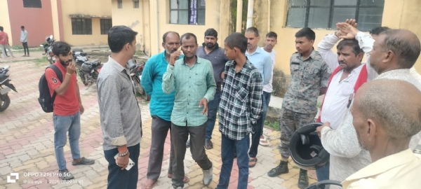 पोस्टमार्टम के लिए पहुंचे परिजन