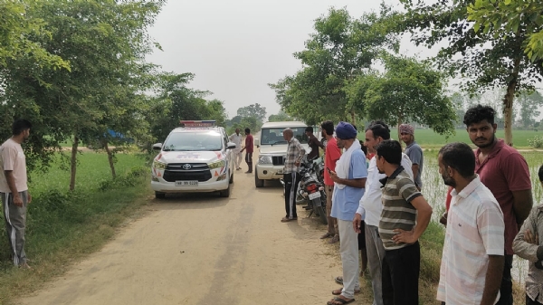 फतेहाबाद। अपहरण वाली जगह पर जांच के लिए पहुंची पुलिस टीम।