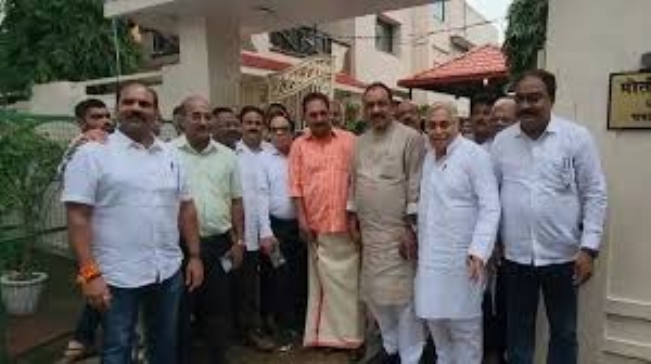दुर्ग में कांग्रेस के पूर्व सांसद अरुण वोरा के निवास पर इंडी गठबंधन के सांसद