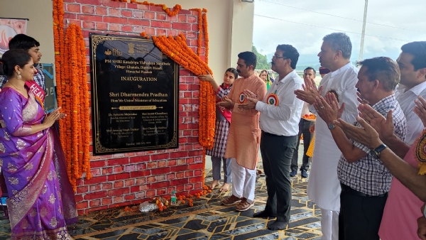 पीएमश्री केंद्रीय विद्यालय संधोल के नवनिर्मित भवन के उदघाटन अवसर पर चंद्रशेखर।