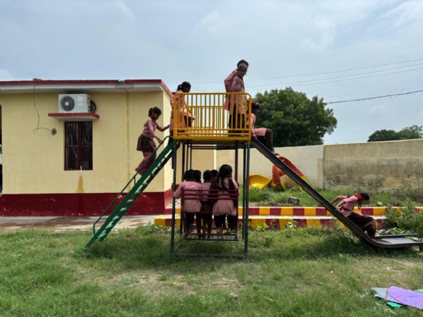 विद्यालय का छाया चित्र