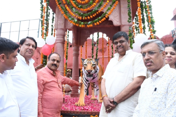 वन मंत्री ने किया रणथंभौर की रानी मछली बाघिन को समर्पित स्मारक का अनावरण