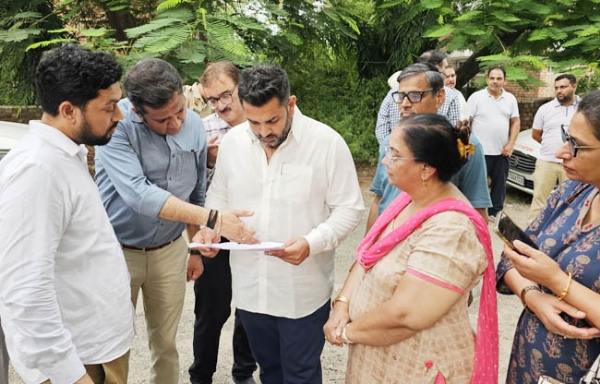 सोनीपत: विधायक निखिल मदान डॉ. ज्योत्सना, लोक निर्माण विभाग के अभियंता पंकज गौड़ अस्पातल में
