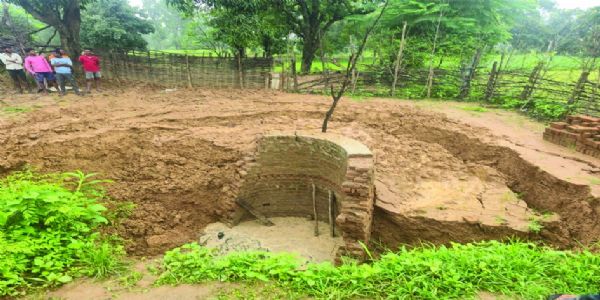 कोरबा : धनवार गांव में कुंआ धंसा, एक परिवार के तीन सदस्य हुए लापता, रेस्क्यू की तैयारी