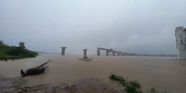 मुरैना: चंबल में बढ़ा पानी, उसैद घाट पर स्टीमर का संचालन बंद