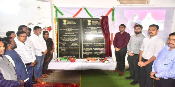 मंडलाः सांदीपनि विद्यालय के प्रांगण में बालक एवं बालिका छात्रावास भवनों के निर्माण की रखी गई आधारशिला