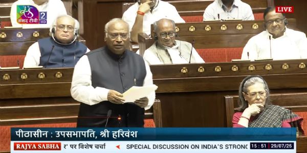 खरगे ने सरकार पर लगाया विपक्ष की आवाज दबाने का आरोप