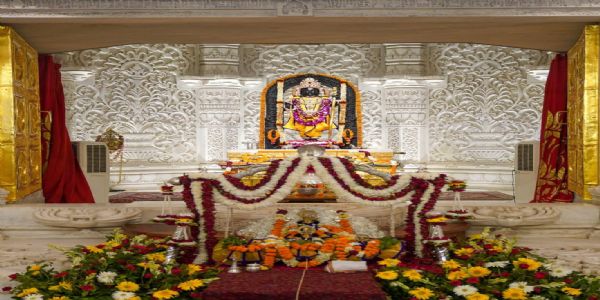 श्रीराम जन्मभूमि में झूलनोत्सव : सोने के झूले पर विराजे रामलला