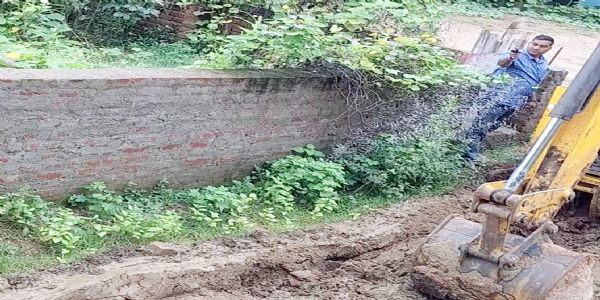 सड़क विवाद में लहराया लाइसेंसी पिस्टल, हथियार एवं 18 गोली जब्त