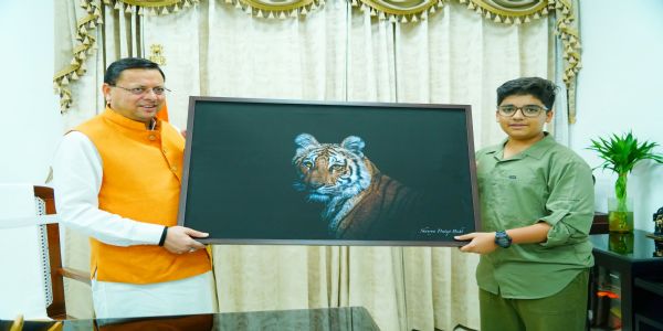 मुख्यमंत्री ने रचनात्मक वन्य जीव फोटोग्राफी के लिए शौर्य प्रताप को किया सम्मानित