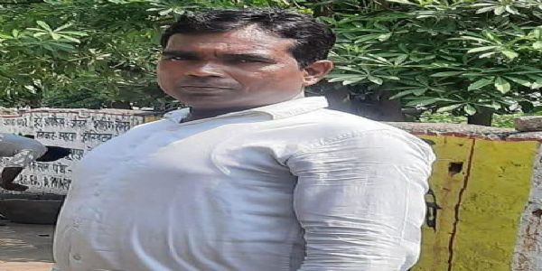 छत पर सोये युवक की उतरते समय सीढ़ियों से गिरकर हुई मौत