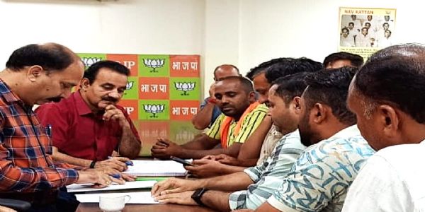 डॉ. राजीव भगत ने भाजपा मुख्यालय में जनता दरबार लगाया