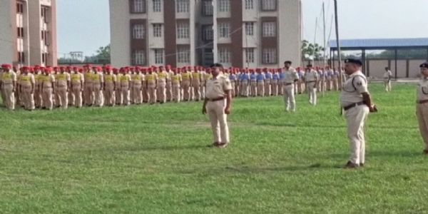 एसपी ने साप्ताहिक परेड का किया निरीक्षण