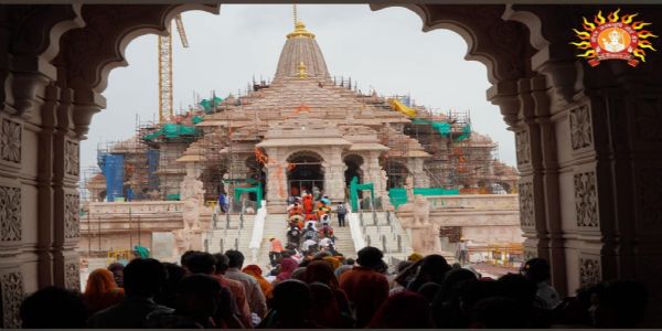 अयाेध्याधाम में उमड़े श्रद्धालुओं ने स्नान-दान कर किया दर्शन, पूजन
