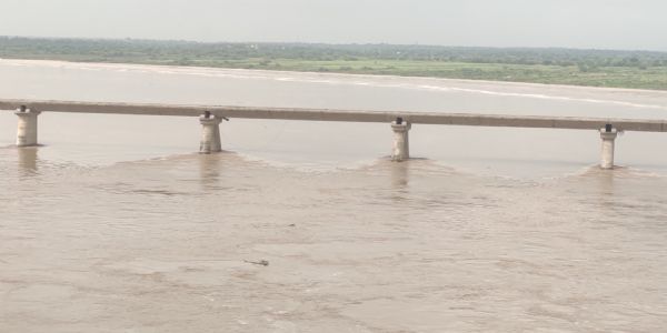 चम्बल का जल स्तर धीमी गति से खतरे के निशान की ओर बढ़ रहा