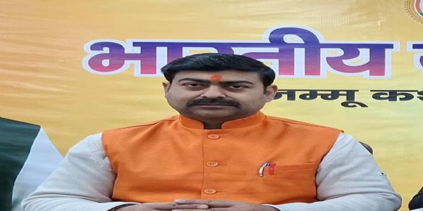 अवैध मतदाता लोकतंत्र और राष्ट्रीय सुरक्षा के लिए ख़तरा- डॉ. प्रदीप महोत्रा