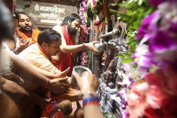 नागचंद्रेश्वर मंदिर में पूजा