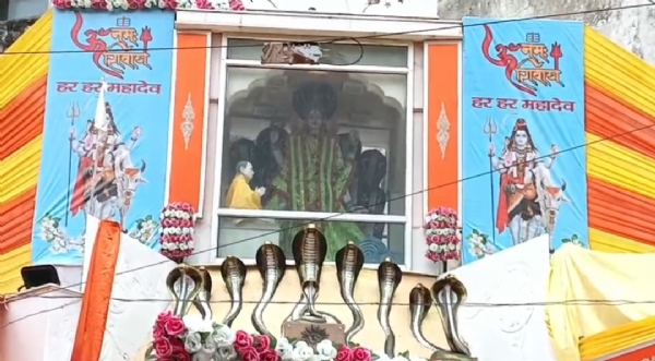 मंदिर का छाया चित्र