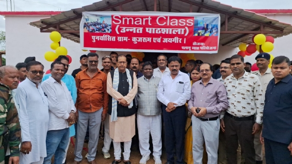 स्मार्ट क्लास का उद्घाटन