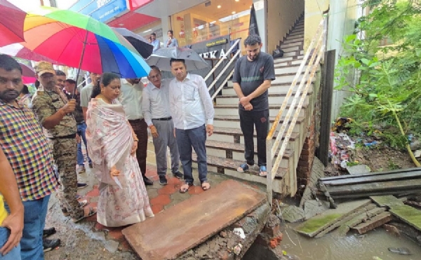 निरीक्षण करती हुईं महापौर मालती राय