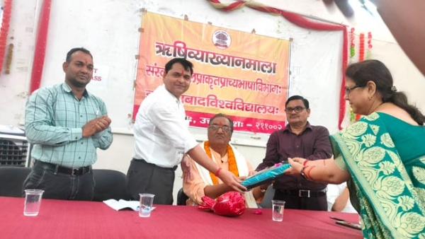 मुख्य वक्ता का स्वागत