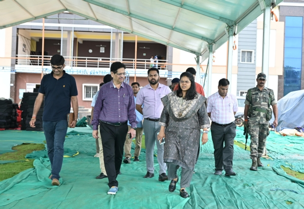 निरीक्षण करते डीसी व अन्य