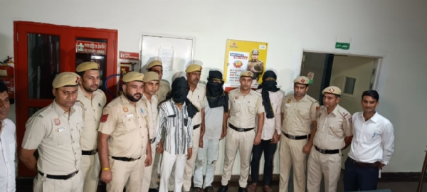 हत्या के मामले में पकड़े गए आरोपितों की फोटो