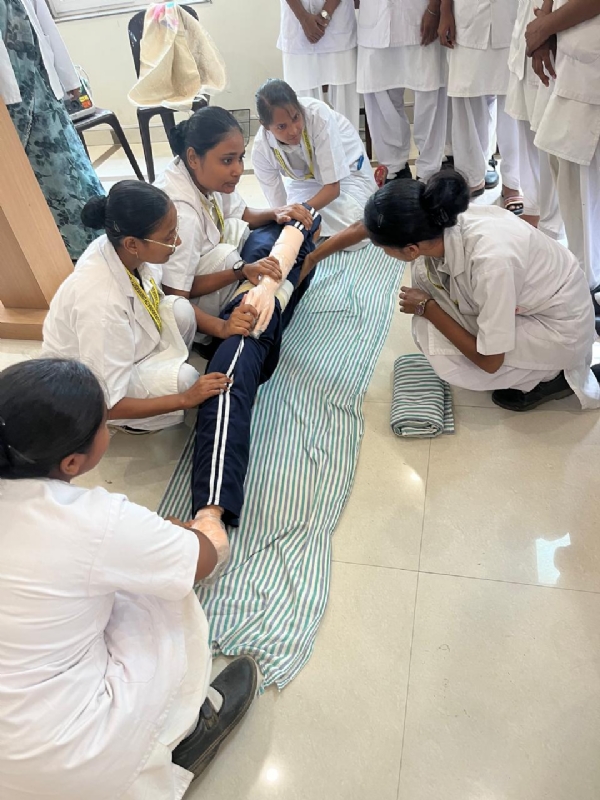 *महायोगी गोरखनाथ चिकित्सालय में नर्सिंग स्टॉफ के प्रोफेशनल डेवलपमेंट प्रोग्राम का दूसरा दिन*
