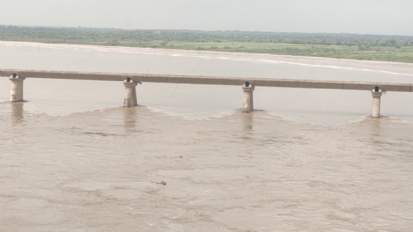 चम्बल का जल स्तर धीमी गति से खतरे के निशान की ओर बढ़ रहा है