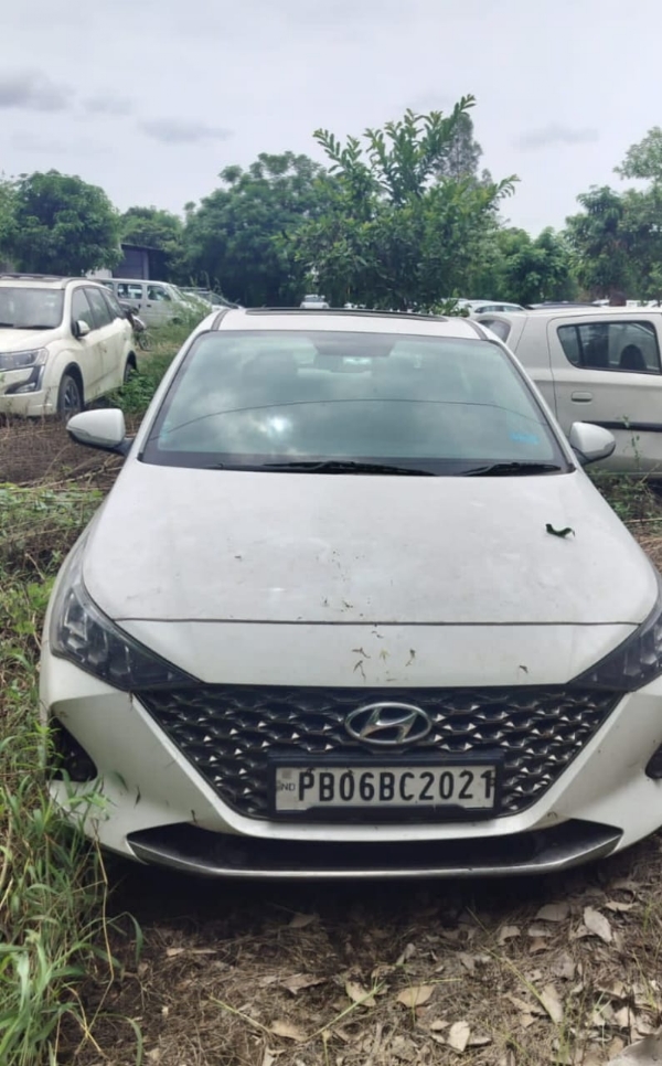 जब्त की गई गाड़ी।