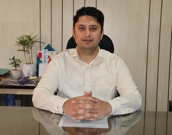 उपायुक्त अपूर्व देवगन।