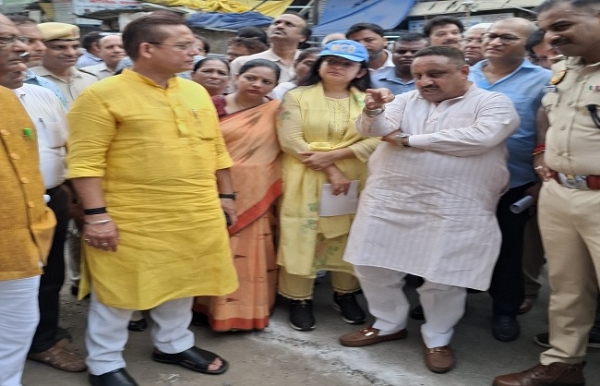 अपने संसदीय क्षेत्र चांदनी चौक का दौरा करते सांसद प्रवीन खंडेलवाल
