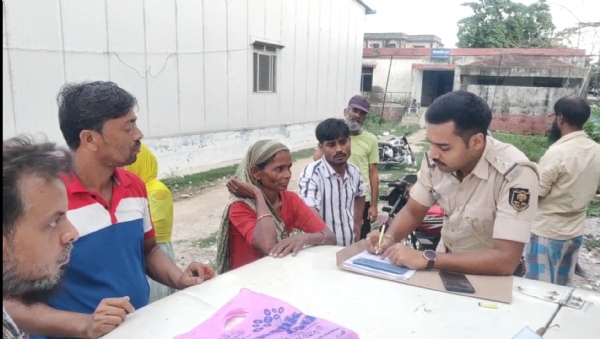 अररिया फोटो:पुलिस जांच करती