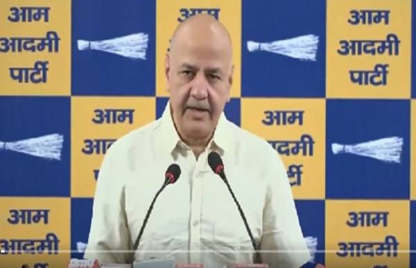 आआपा विधायक मनीष सिसोदिया पत्रकारो को संबोधित करते हुए