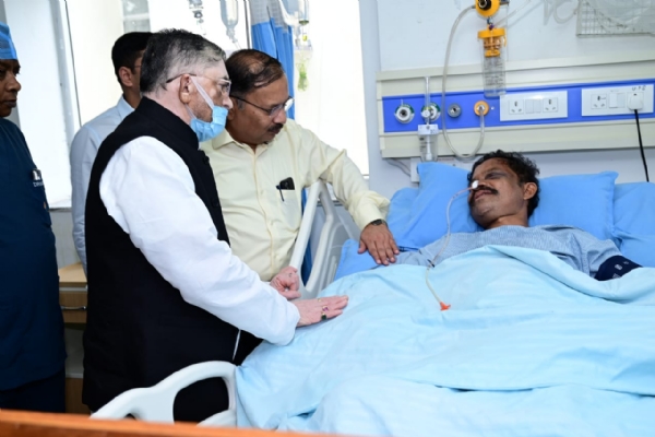 राज्यपाल  अंतरराष्ट्रीय खिलाड़ी से जानकारी लेते