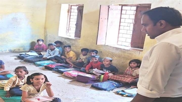सागरः कलेक्टर ने किया रामघाट स्कूल का निरीक्षण