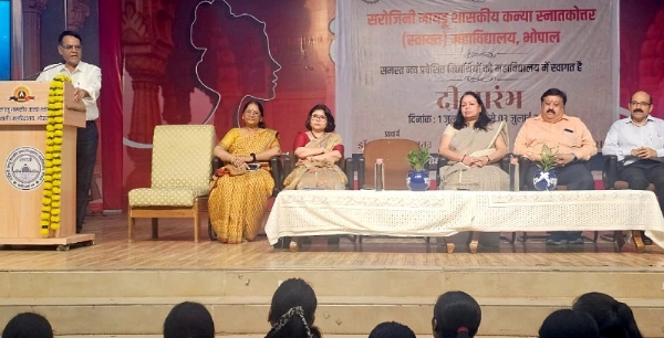 सरोजिनी नायडू महाविद्यालय का दीक्षारंभ समारोह