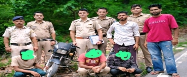 24 घंटे में चोरी की दो बाइक बरामद, तीन आरोपी गिरफ्तार