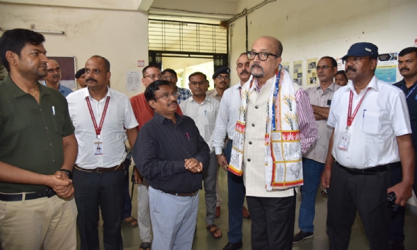 कुशाभाऊ ठाकरे पत्रकारिता एवं जनसंचार विश्वविद्यालय रायपुर का आकस्मिक निरीक्षण करते राज्यपाल रमेन डेका