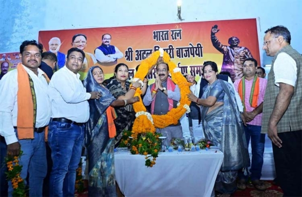 उप मुख्यमंत्री अरुण साव नवनिर्मित अटल परिसरों का लोकार्पण करते हुए
